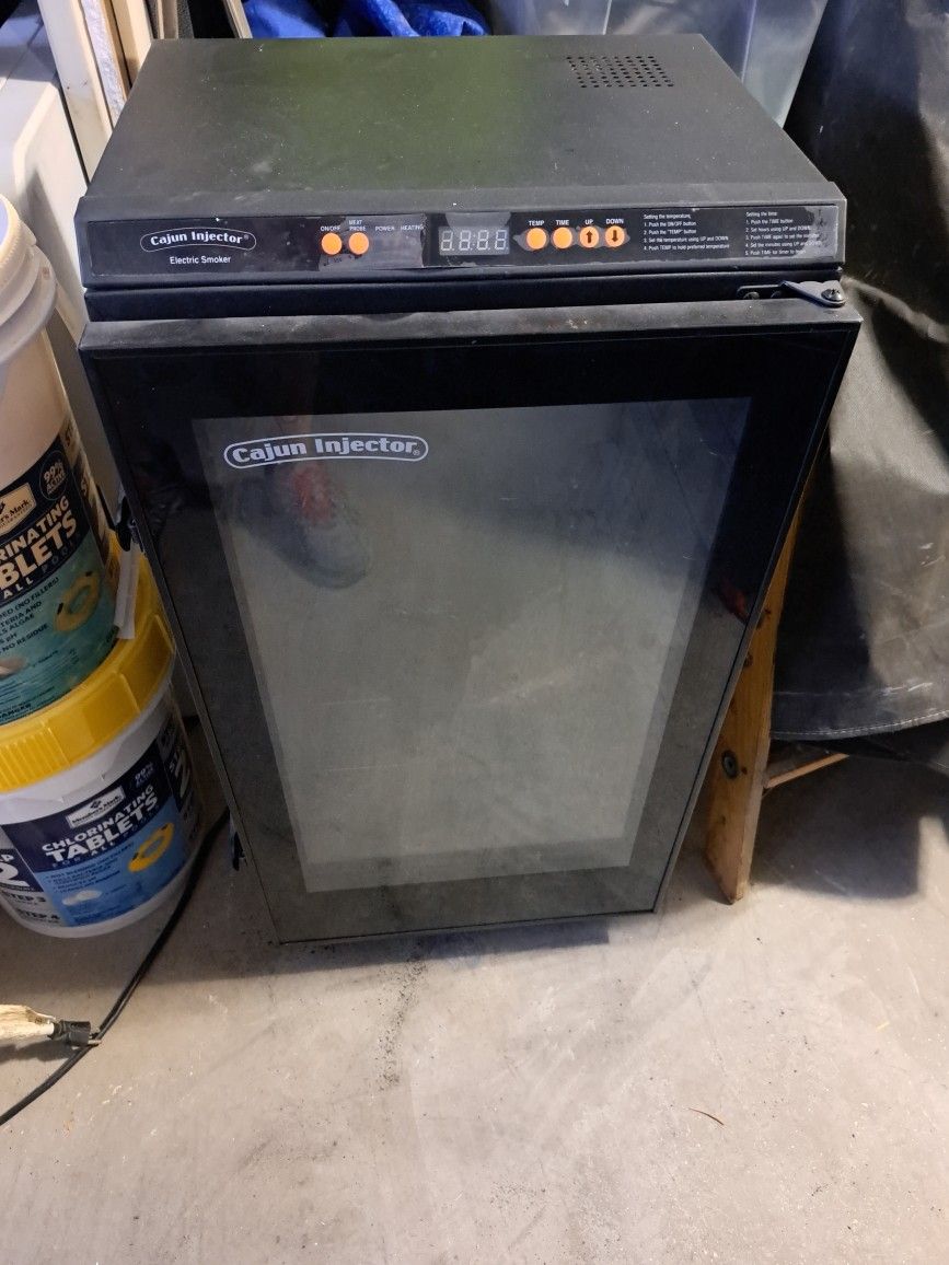 Cajun Injector Electric Smoker