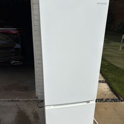 Insignia Fridge And Freezer