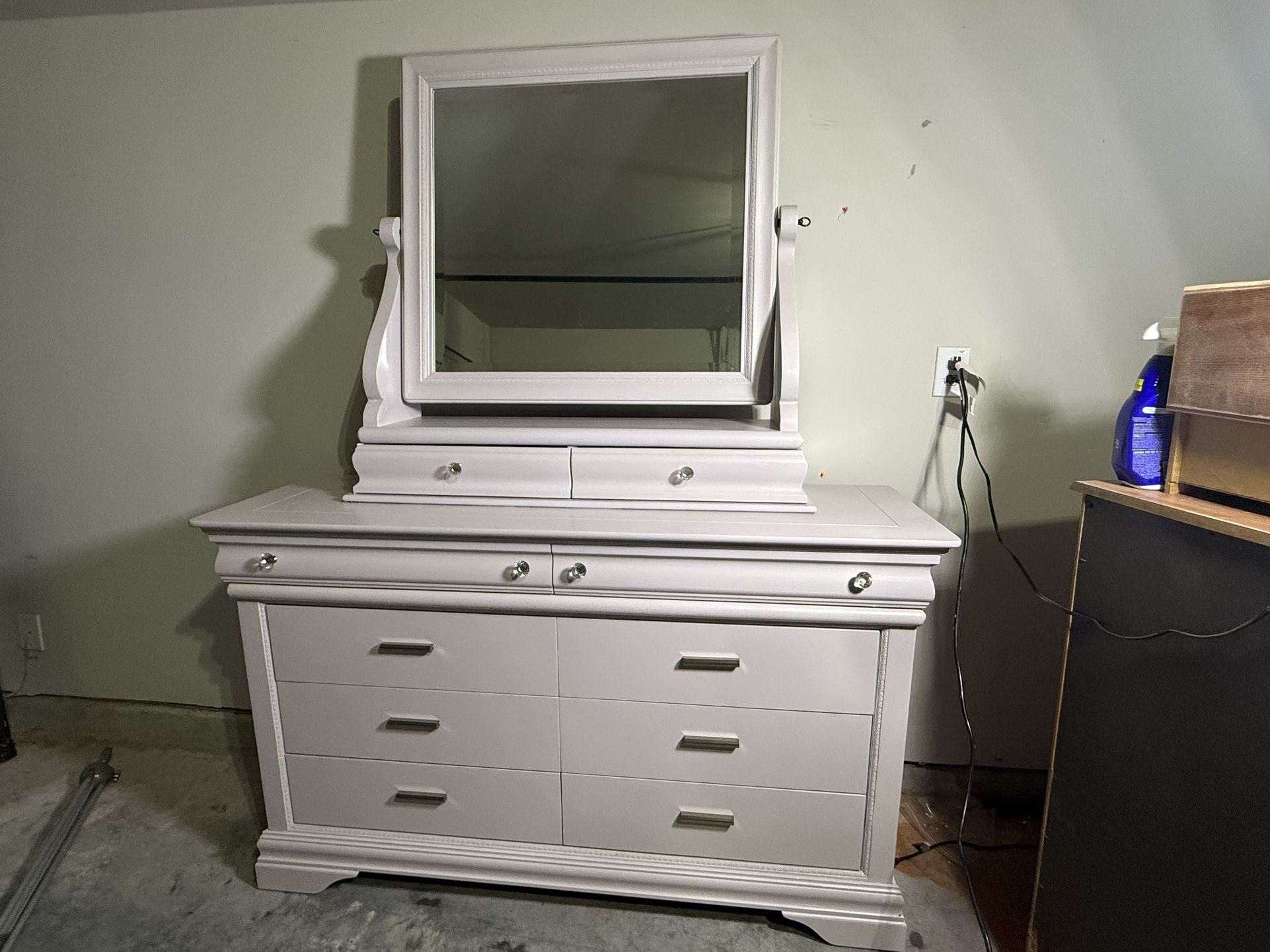 10 Drawer Dresser With Mirror