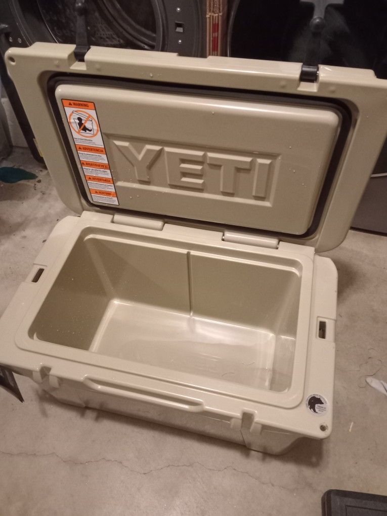 **YETI COOLER **