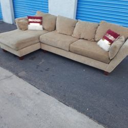 Beautiful sectional couch 🛋️