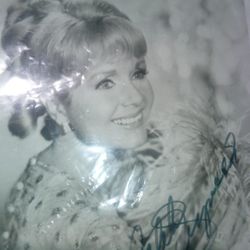 Picture Autograph Of Debbie Reynolds