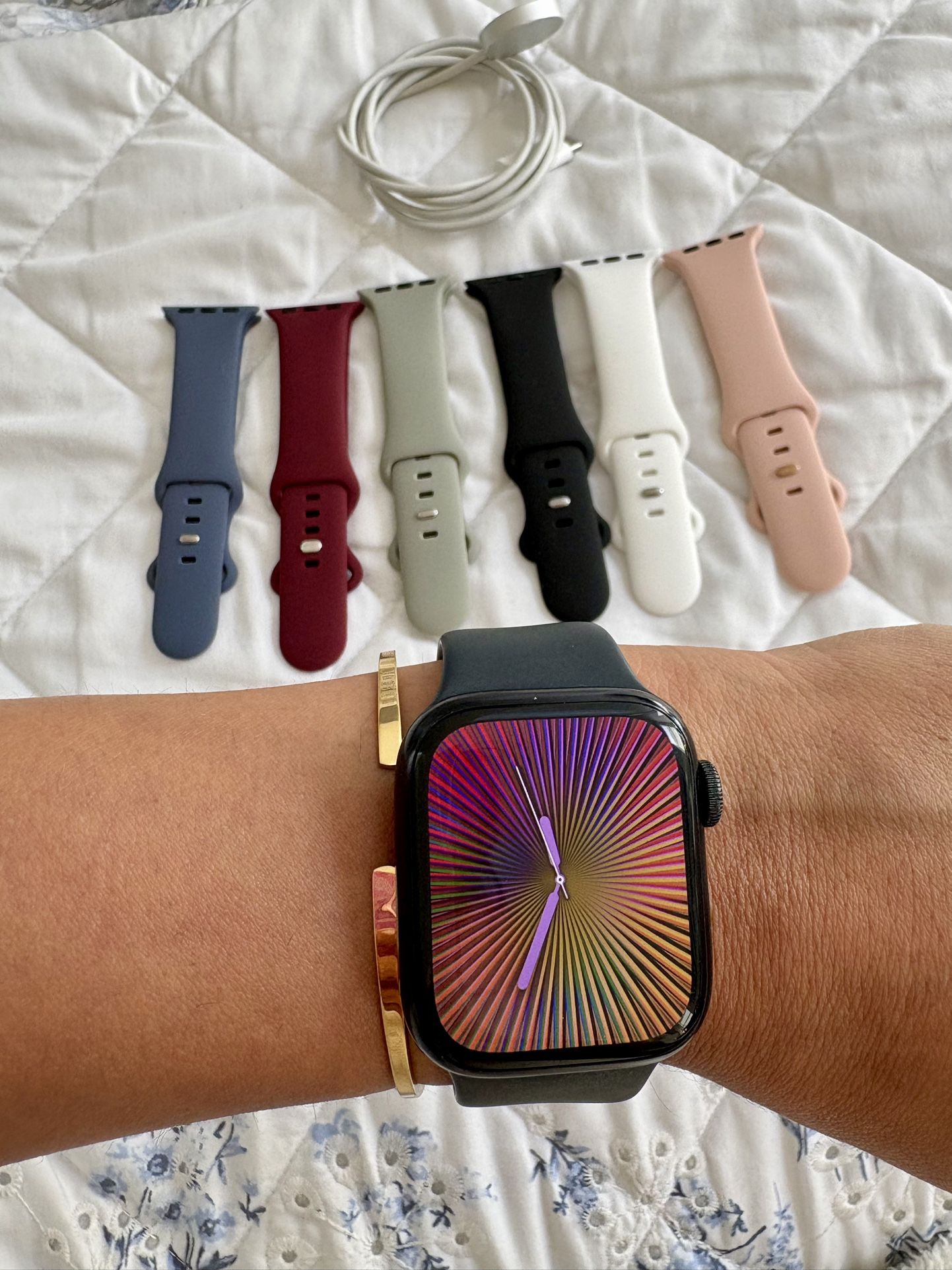 Apple Watch Series 7 +charger + Set Of Extra 6 Wrist Bands