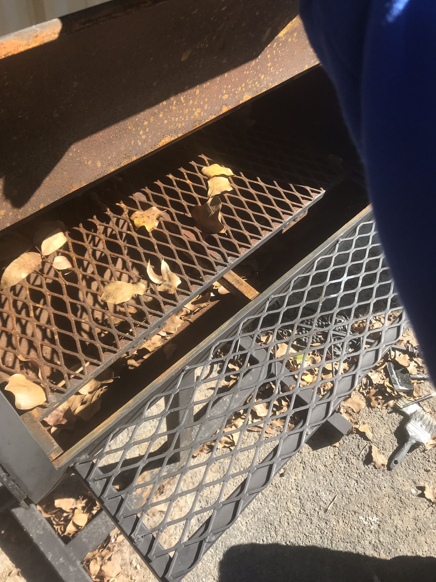 Barbecue pit new never used 250$