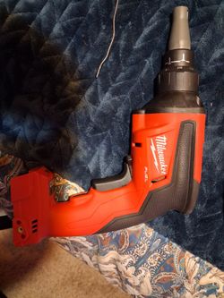 Milwaukee screw gun