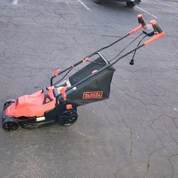 Black & Decker Electric Corded Lawn Mower. New