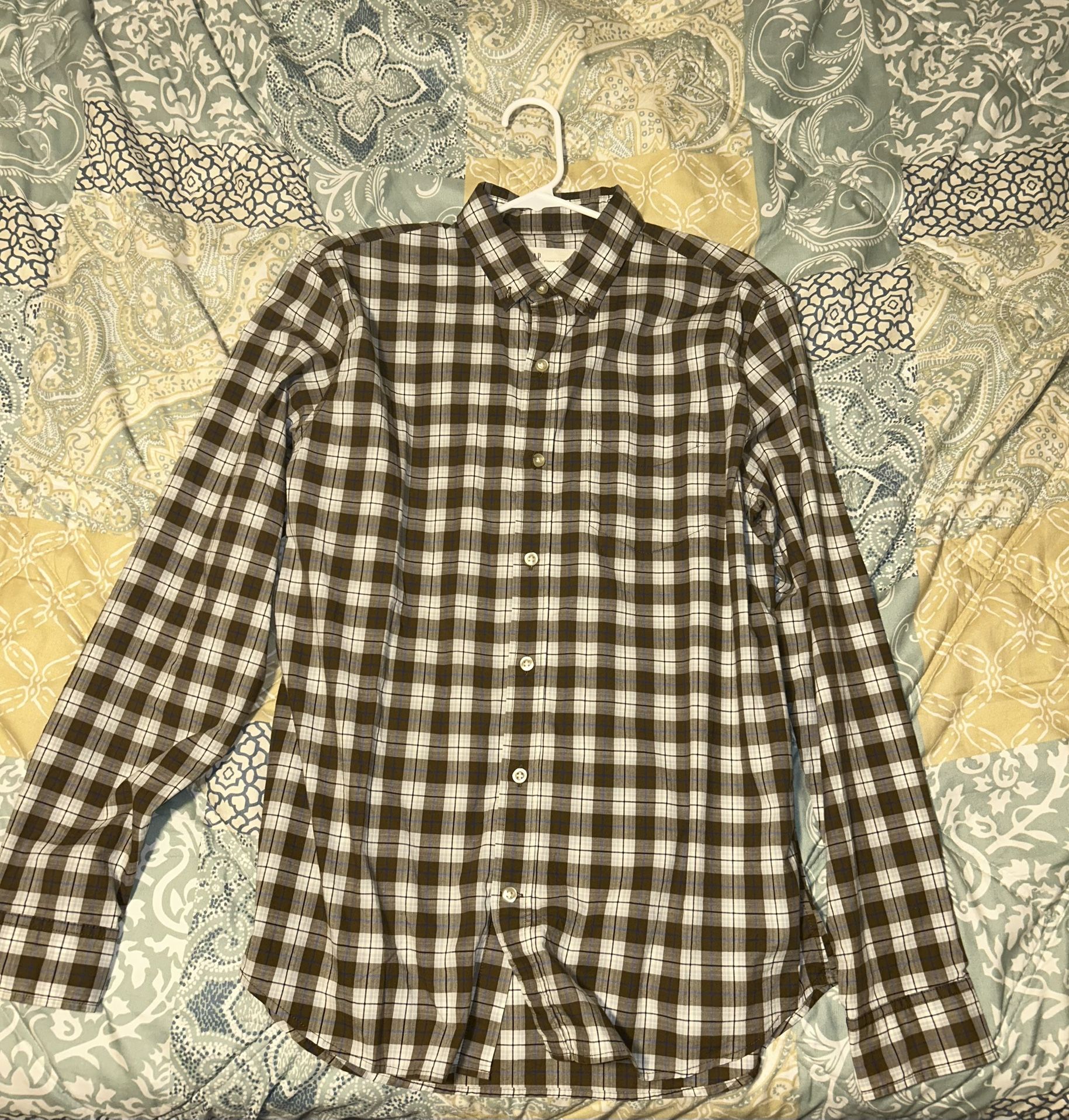 Men’s Gap Oxford Shirt in Standard Fit Medium