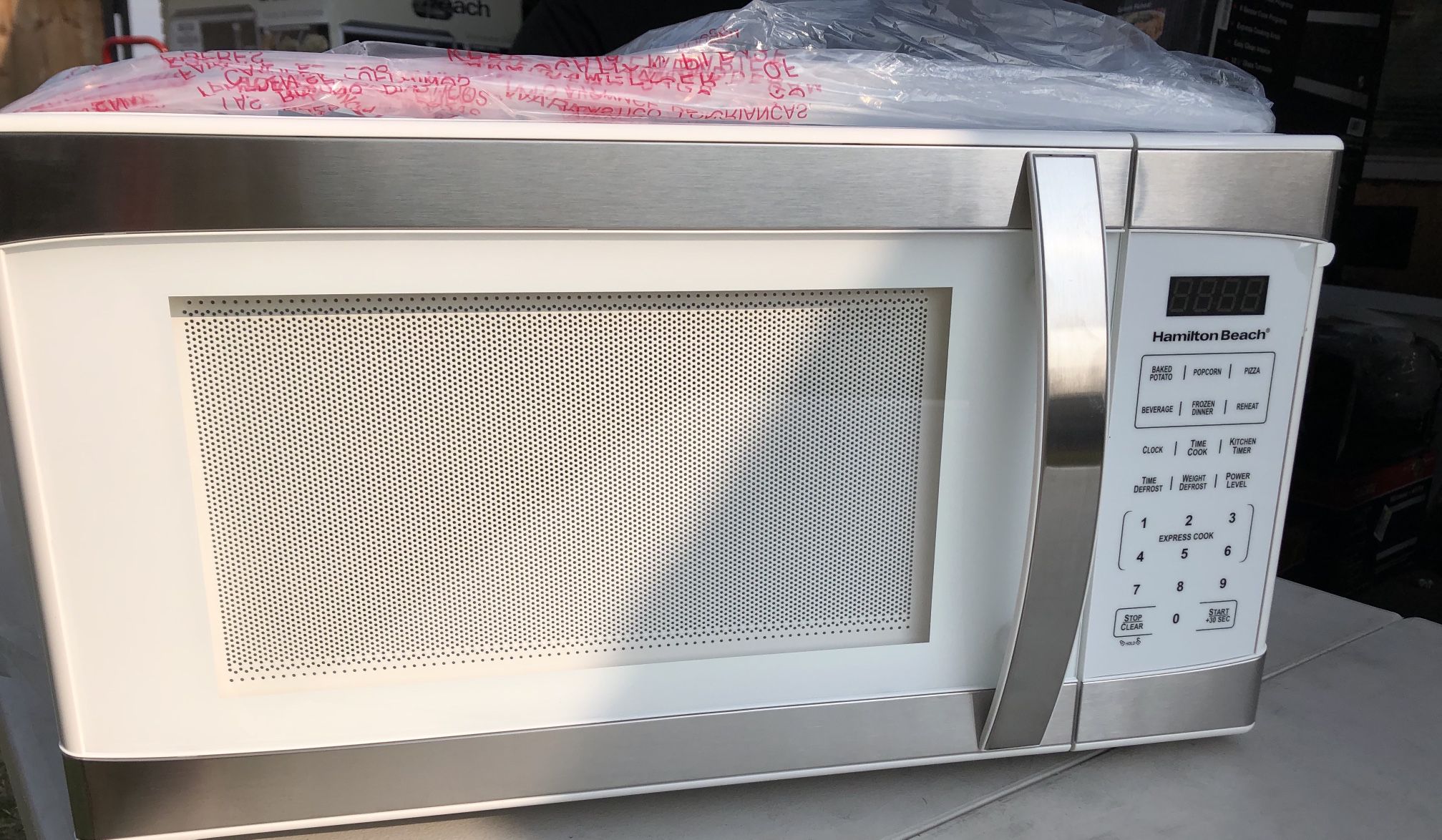 Hamilton Beach Microwave White/stainless Steel for Sale in Rialto, CA