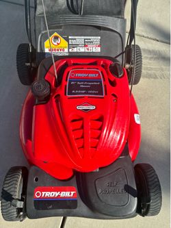 Lawn mower Troy Bilt self-propelled lawnmower starts right up runs perfect