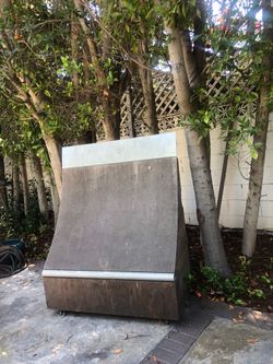 Skateboard ramp