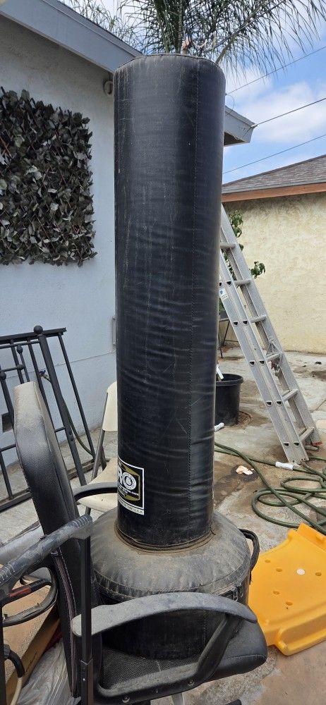 Free standing boxing pad