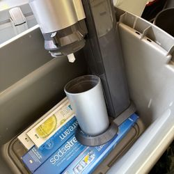 Soda Streamer And Cartridges