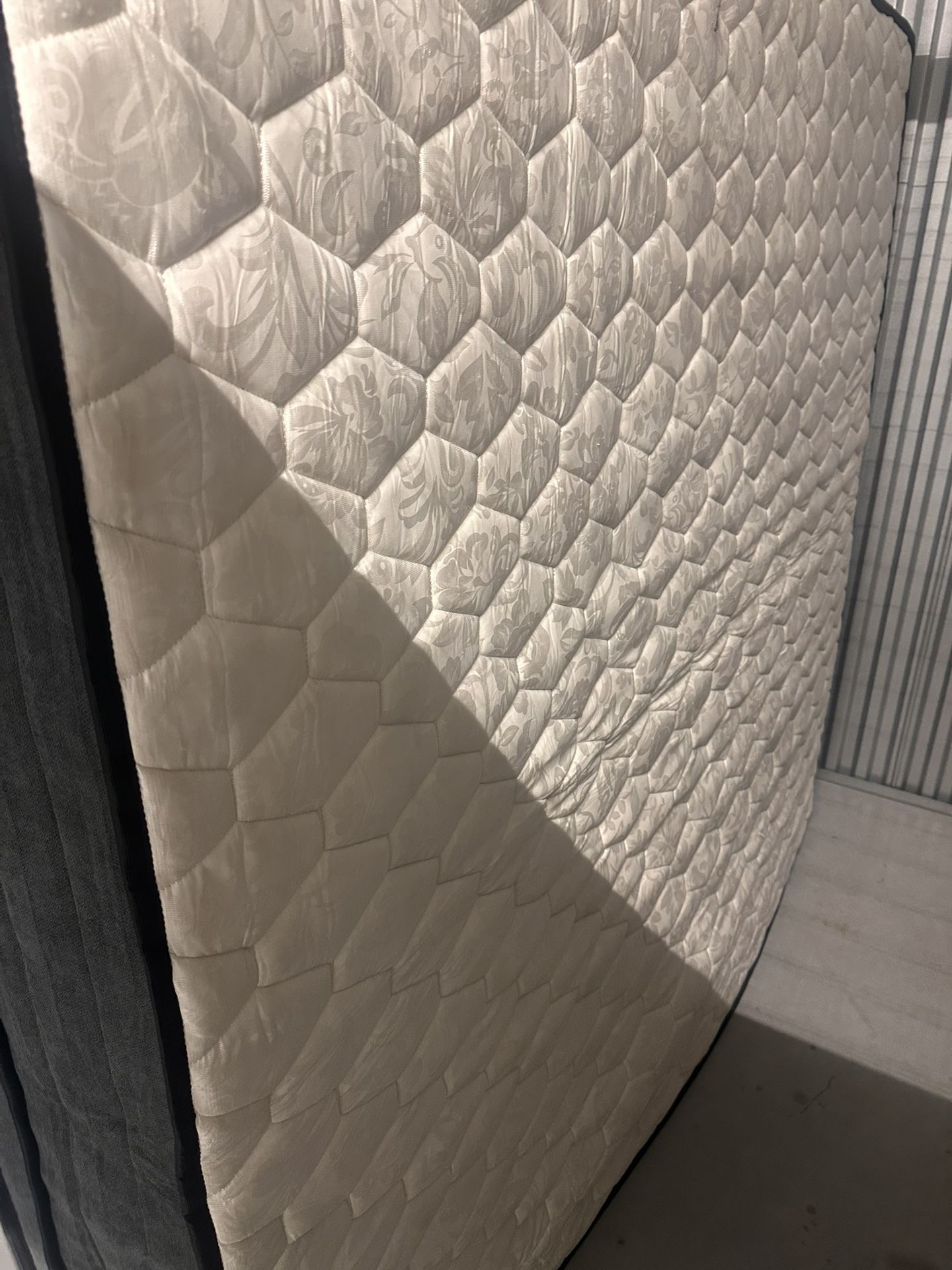 Queen Mattress N Boxspring