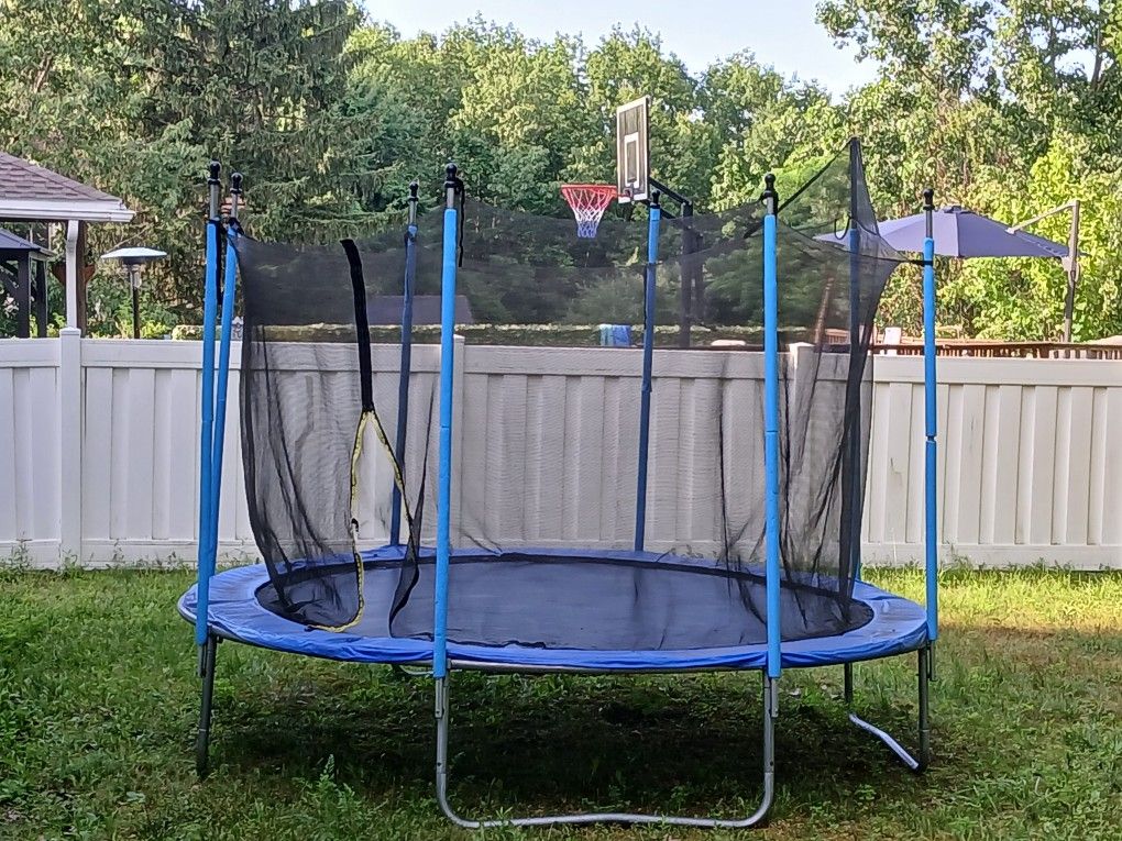 Full Size Trampoline with Safety net