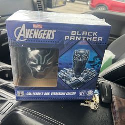 BLACK PANTHER COLLECTORS BOX 5 ITEMS INSIDE!