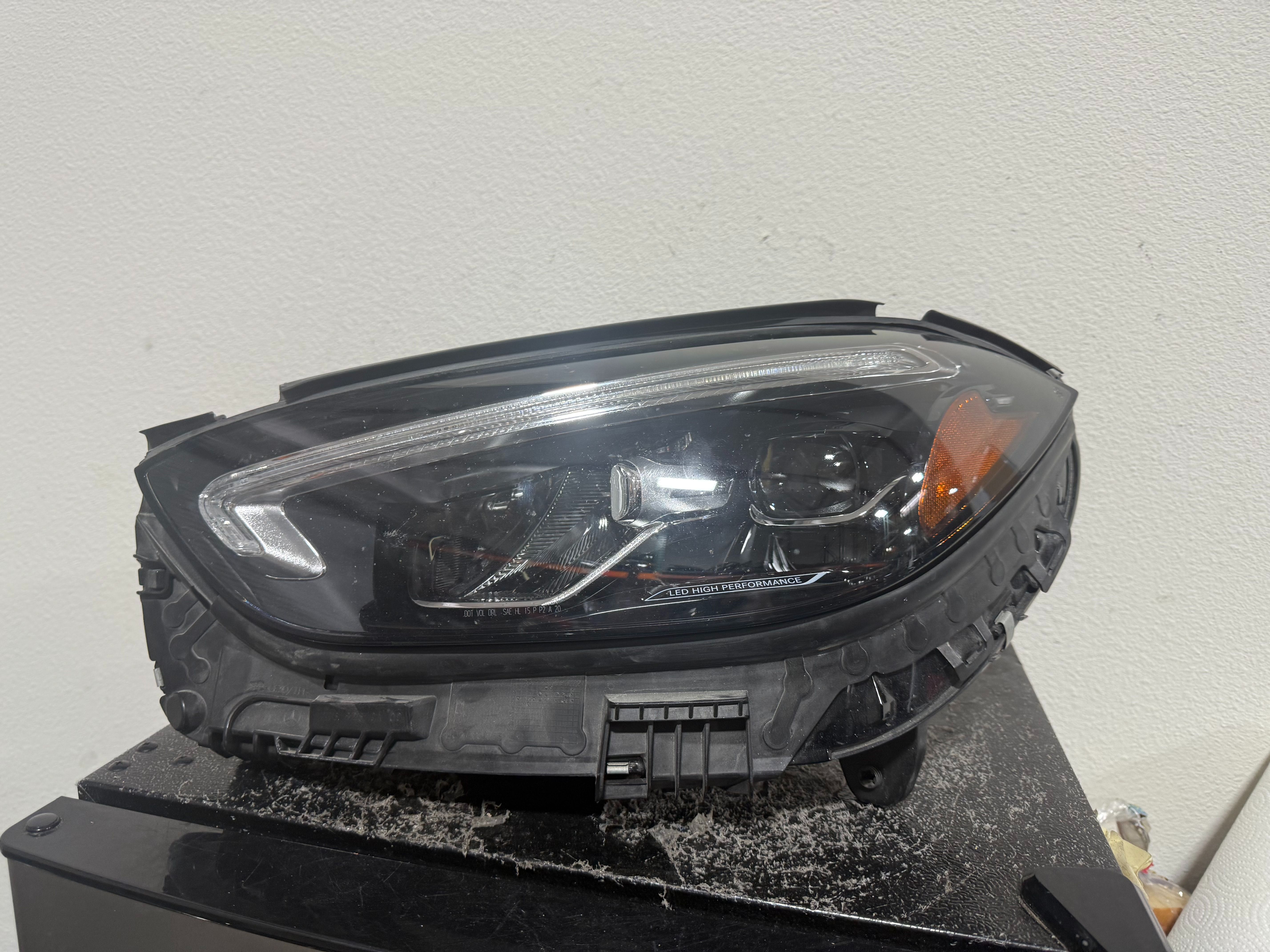 MERCEDES C CLASS LEFT HEADLIGHT 2023