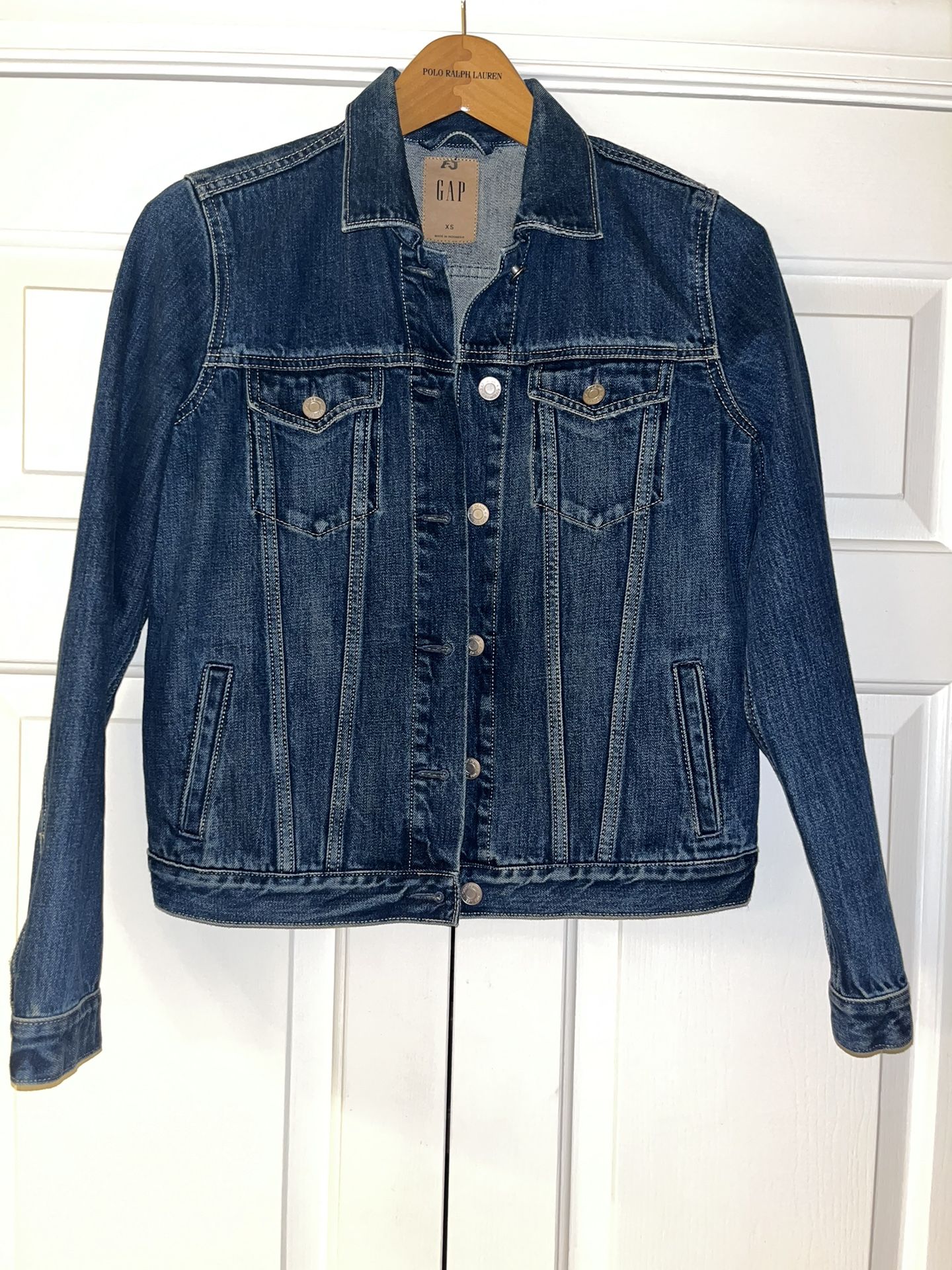 womens sz XS jean jacket (GAP)