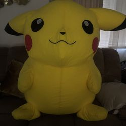 Giant Pikachu