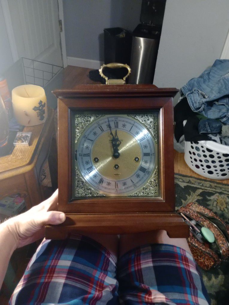 Howard Miller mantle Clock Model # 612-437