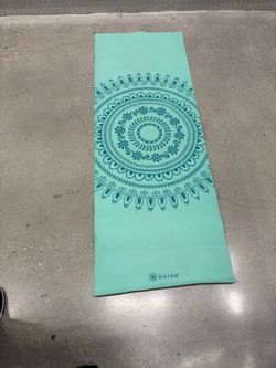 Gaiam yoga mat , workout mat . $15