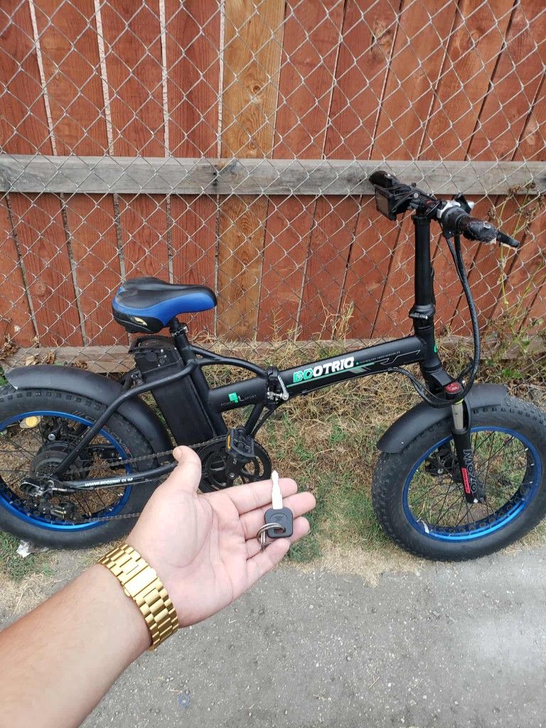 Most Bike Goes 20mph Mines Does 35mph 40miles range. Electric Bike ebike e-bike folding bike . I don't sell to crackheads FIRM PRICE. $400! no brakes.