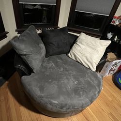 Signature Design by Ashley Jacurso Oversized Swivel Accent Chair with 3 Pillows Gray Black for Sale in Belvidere NJ OfferUp