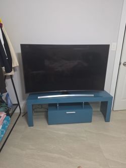 Samsung tv and stand like new