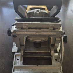 DeWalt DW682K-QS.