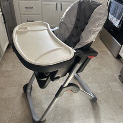Graco Infant Highchair One-Hand Removable Tray.