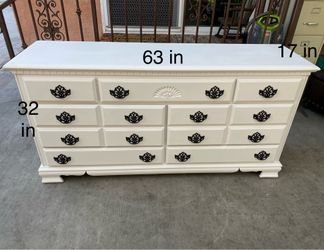 Solid wood 7-drawer dresser-Refinished cream white.