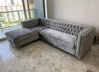 Grey sectional floor sample / brand new