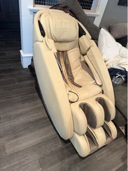 Human touch novo massage chair