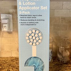 Body wash & lotion applicator set•reaches back,legs & hard to reach areas•2 handles•2 applicators•$5