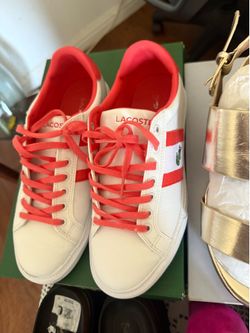 Tennis shoes size 7