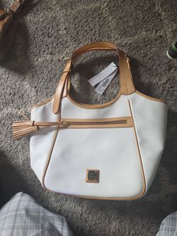 New Dooney & Bourke Maddie White Saffiano Shoulder Bag NWT Dust Bag Key Chain