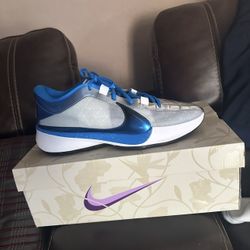 ZOOM FREAK 5  NIKE SHOES NEW CONDITION  MEN SIZE 11