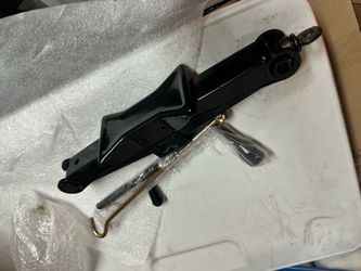 New universal car jack
