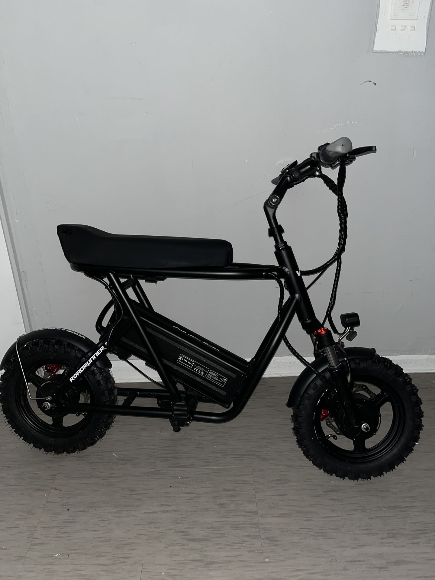 Electric Bike/scooter. EMOVE RoadRunner V2 Seated Electric Scooter With Upgraded Off-road Time