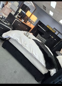 ✨️4pc Queen, King Bedrooms ✨️ Furniture Sectionals, Dining Avail