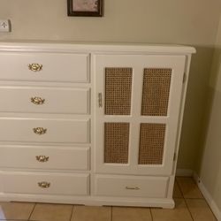 Armoire/Dresser