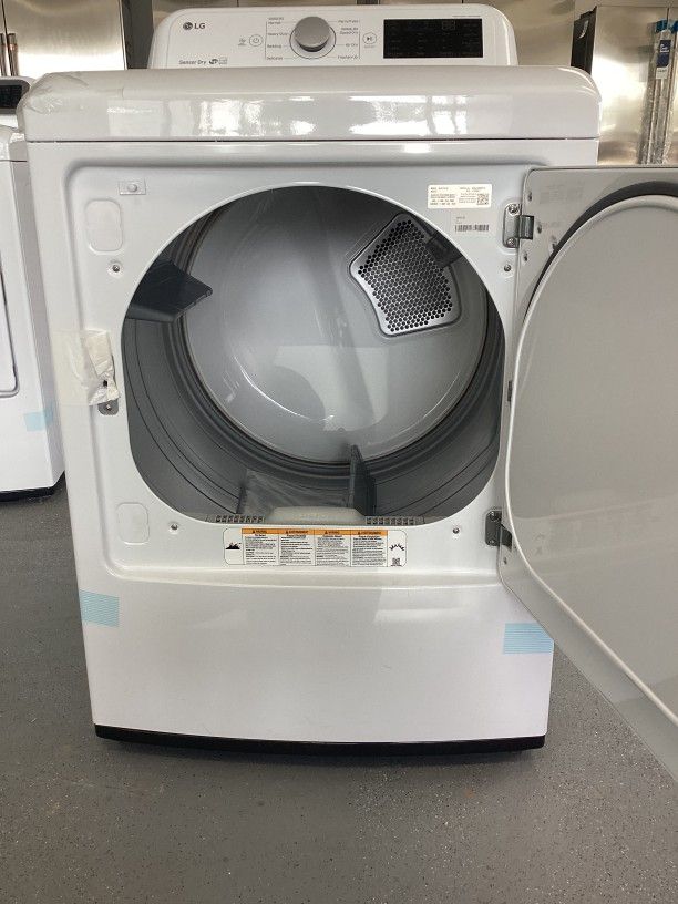 Lg Front Load Gas Dryer in FlowSense™ Duct Clogging Indicator with LoDecibel™ Quiet Operation and White