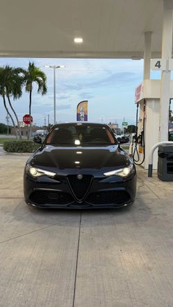 Alfa Romeo giulia ti sport 2018 título limpio