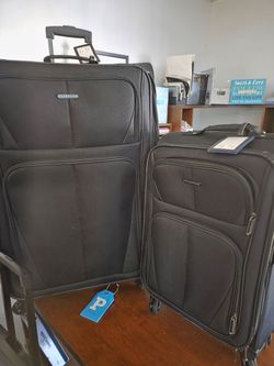U.S. traveler 2 peice black rolling luggage set