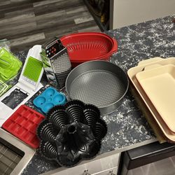EUC / NEW Kitchen Items Baking Silicone Ice Trays Bundt Cake Cheese Cake Casserole Shredding