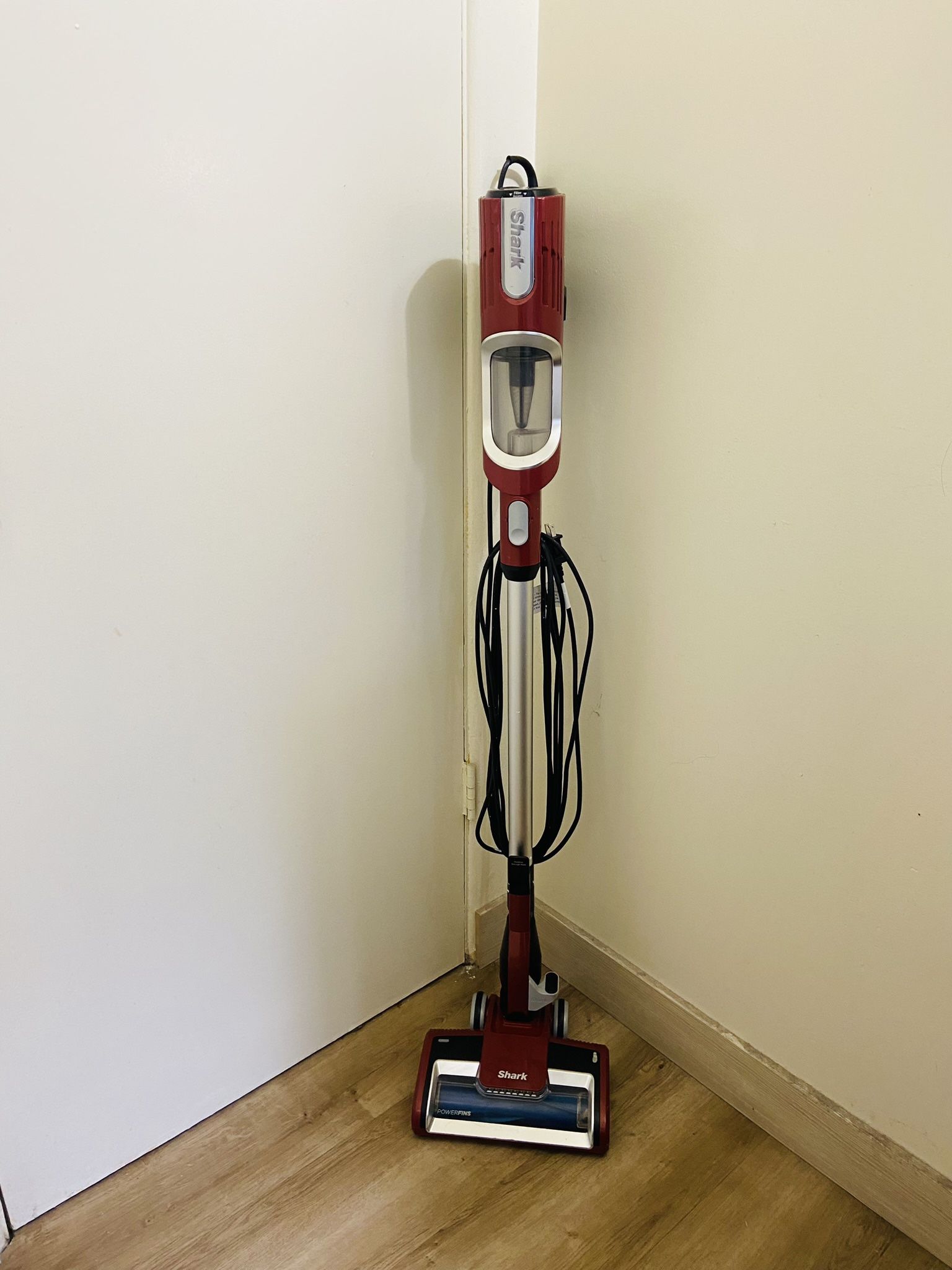 Shark PowerFins Vacuum Cleaner 