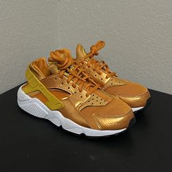Nike Air Huarache Run Women's Size7 Gold Orange Sunset Athletic Running Shoes