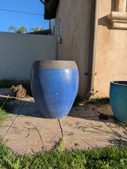 2 Blue pottery pot
