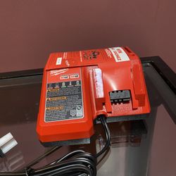 Milwaukee M18/M12 Charger