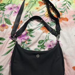 City essentials small 3L shoulder bag