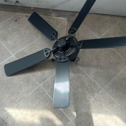 Hampton Bay ceiling fan 50”